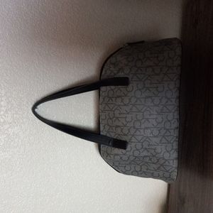 Calvin Klein leather handbag (LIKE NEW)